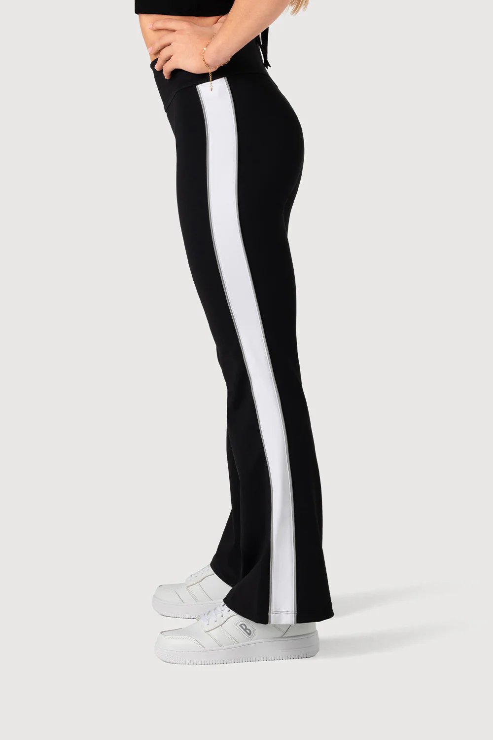P55677G - Contrast Flare Pant - Image 4