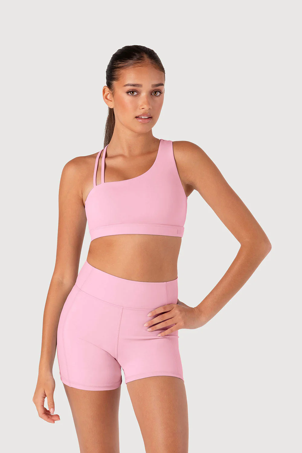 Z55781G - Essence Crop - Image 2
