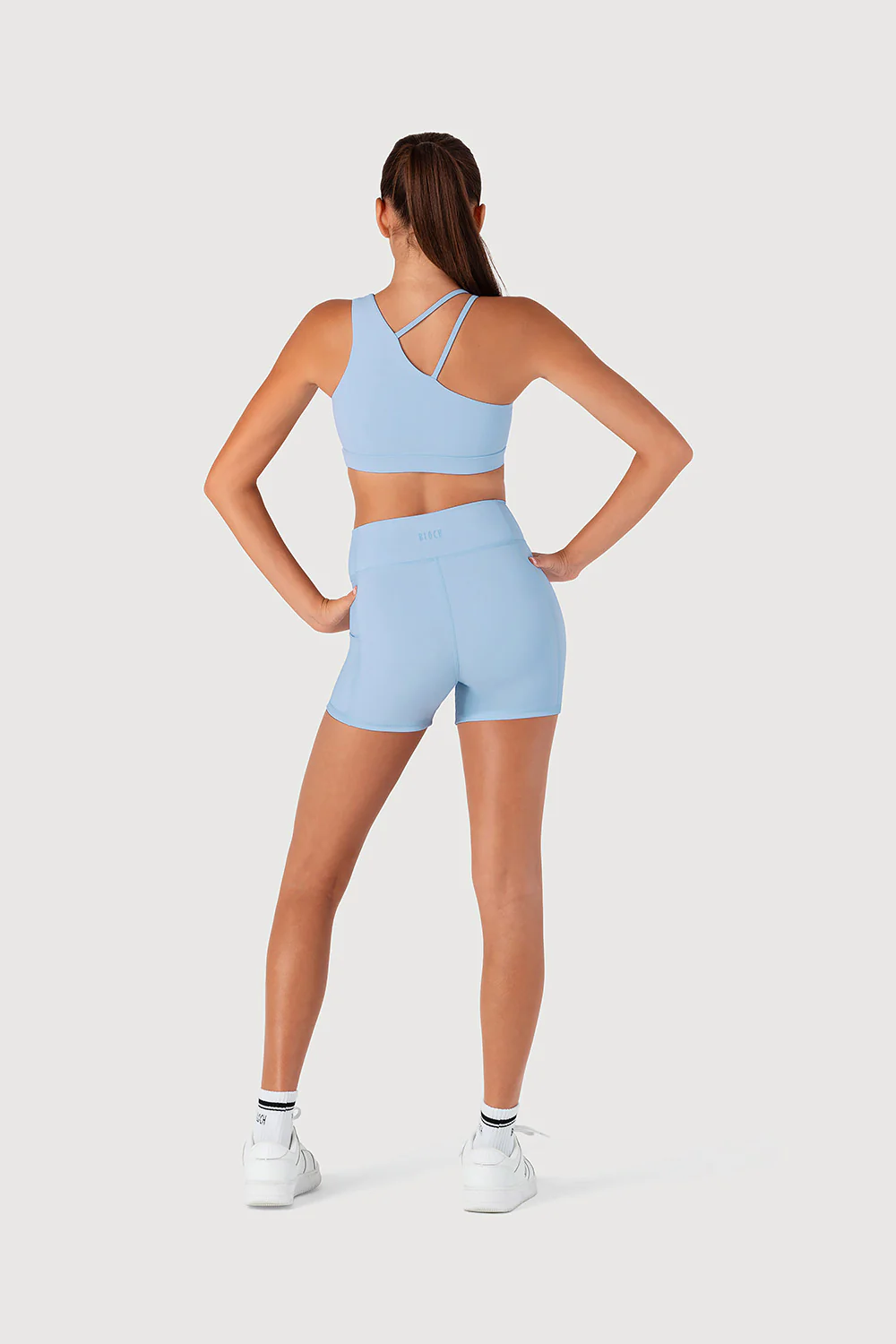 Z55781G - Essence Crop - Image 3