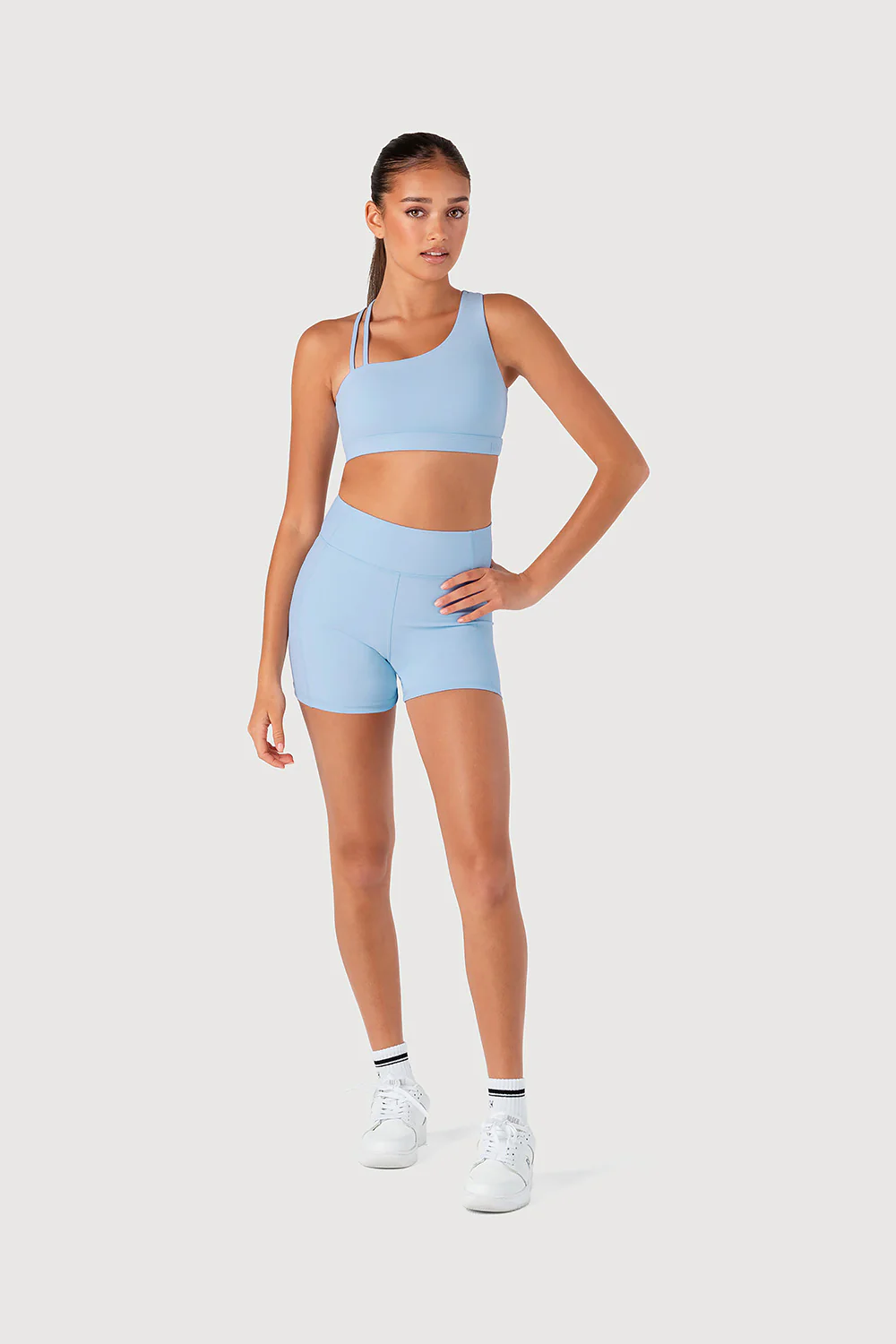 Z55781G - Essence Crop - Image 4