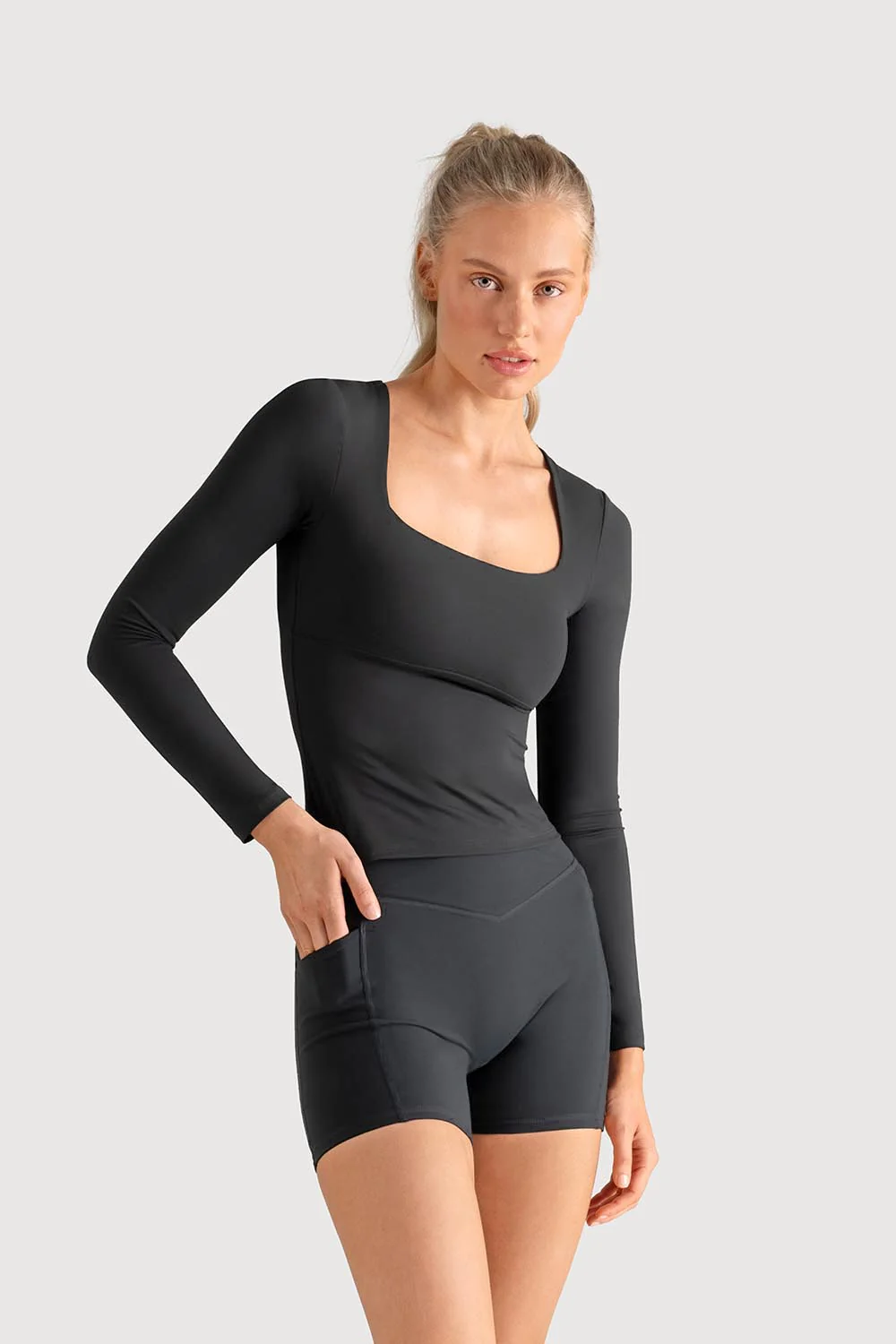 Z5684Y - Essential Long Sleeve Top