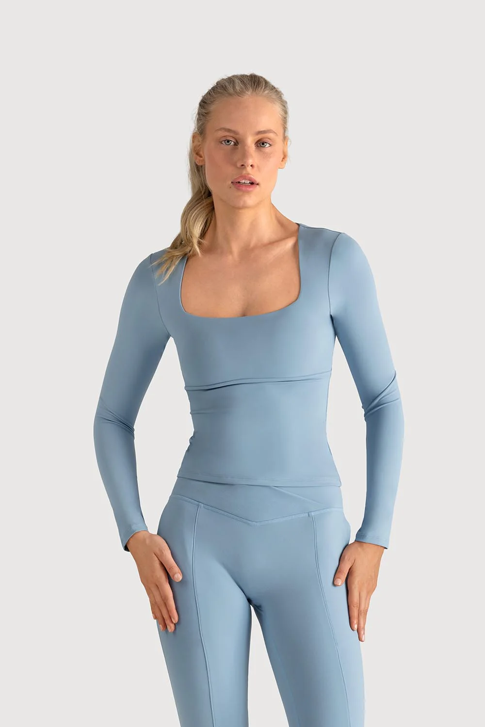 Z5684Y - Essential Long Sleeve Top